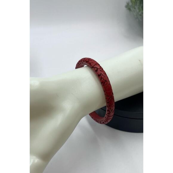 Vintage Chinese Carved Red
Cinnabar Floral Etched Bangle Bracelet - Picture 5 of 15